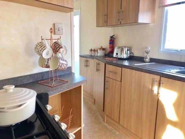 Caravan 50. Nairn Lochloy Holiday Park Екстер'єр фото