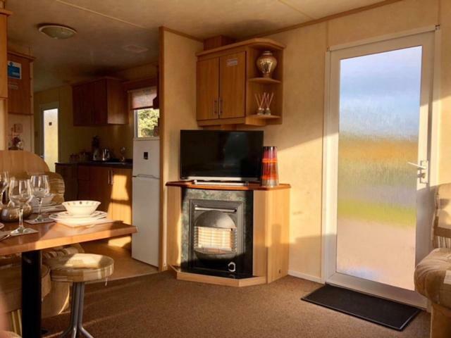 Caravan 50. Nairn Lochloy Holiday Park Екстер'єр фото